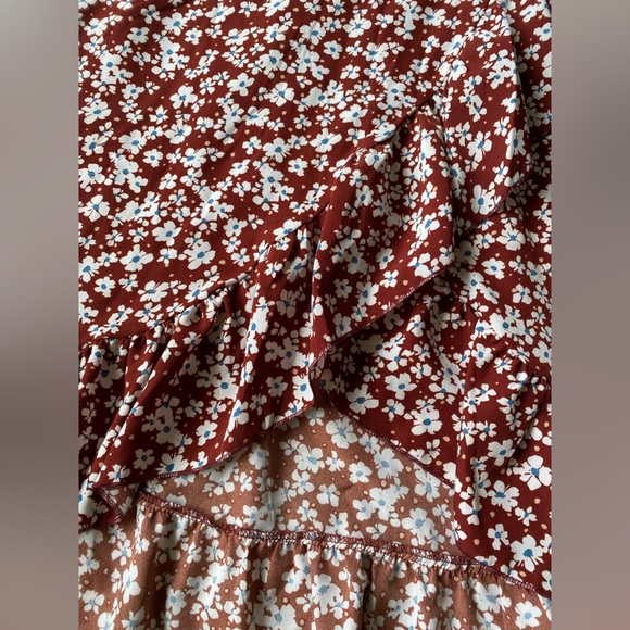 3/$15 SHEIN floral ditsy romantic cross over midi skirt - Picture 4 of 5